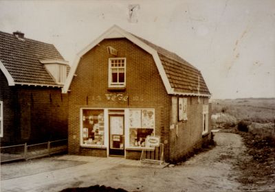 Kruidenierswinkel-Vlaanderen
De kruidenierswinkel van Vlaanderen.
Zie toestand 2000 4-6-9B
Trefwoorden: Overmeer