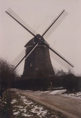 Molen-aan-het-Ankeveensepad
De molen werd gebruikt om de waterhuishouding te reguleren.
In 2006  bewoond door de familie van Mesdag.
