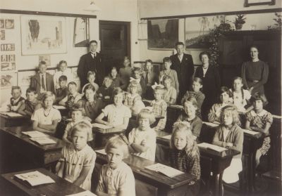 Schoolklas
Meester Kalter (links)
Juffrouw van Emmerik.
