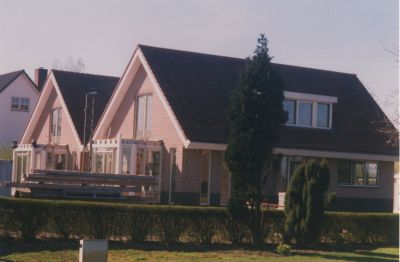 Nieuwbouw-boerderij-Versluis
Nieuwbouw op de plaats van de boerderij van Versluis.
Er woont nu weer een familielid van Versluis.
