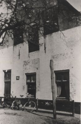 Voormalige-bakkerij
Voormalige bakkerij van Dubelaar-  Deze is in 1957 gesloopt-  De naam van de woning was  t Lam
Trefwoorden: Gebouw
