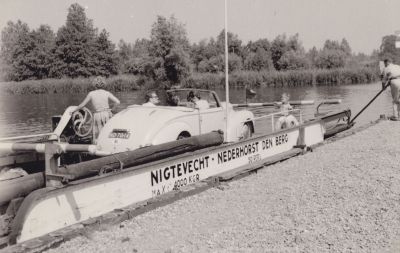Pont-Nigtevecht
Tot 1960 had de pont van Mehring nog gevaren.Je kon dan via de rijdende pont over het Kanaal naar o.a Abcoude.

