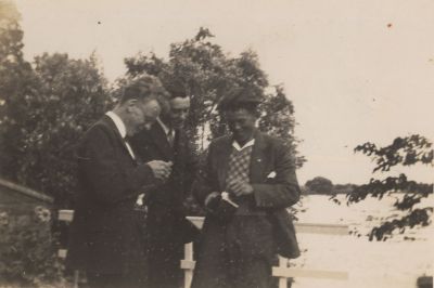 Gelegenheidsfoto
Ome Dirk, Koen van der Heiden en J. v.Huisstede in de zomer van 1936
