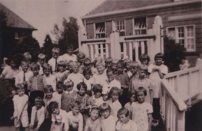 Jozefschool
Rooms Katholieke school Jozefschool Omstreeks 1942
Trefwoorden: Onderwijs