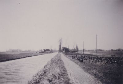 Pad-en-kanaal
Ankeveensepad met gezicht op Nederhorst den Berg.
Het water ernaast loopt van Nederhorst den Berg naar Ankeveen
