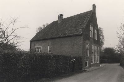 Hinderdam-16
In de 19e eeuw was in dit huis een bakkerij gevestigd. 
Later is dit pand volledig gerestaureerd door de fam Joosse.
Trefwoorden: Historisch pand