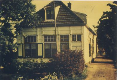 Historische-boerderijwoning-op-Middenweg
Voormalig woonhuis van de fam Mijwaart.
Is gesloopt voor de bouw van de Uiterdijksehof
