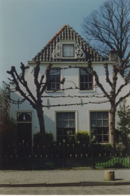 Woning-fam-Spekreijse
Gemeenteontvanger Henk Pos woonde hier voor de Fam.Spekreijse.
