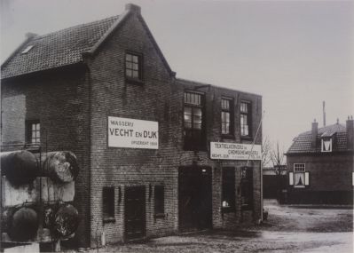 Wasserij-Vecht-en-Dijk
Wasserij Vecht en Dijk, opgericht in 1869. 
Textielververij en Chemische wasserij van de Fa C. Hageman.
Telefoon was 268
