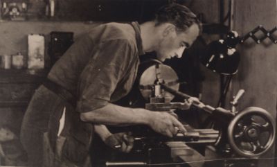 In-de-Wasserij
Herman Snel bij de stoommachine.
