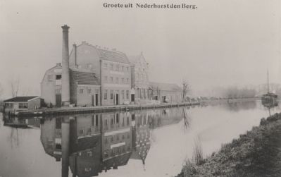 Wasserij-Vechtzicht
Op de splitsing van de Vecht en de Reevaart - nabij Overmeer - stond de Stomwasscherij 
