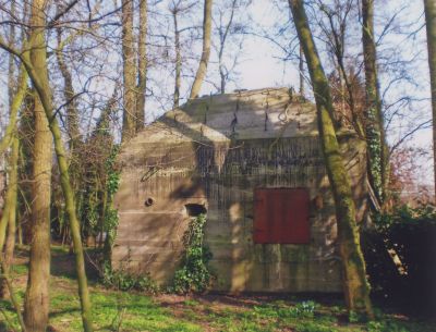 Bunker
De bunker op het Ankeveensepad was een onderdeel van de Nieuwe Hollandse Waterlinie-  Gebouwd rond 1935-  Deed dienst als groepsschuiplaats
Trefwoorden: Bunker