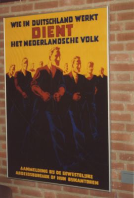50-jaar-bevrijding
Expositie over 50 jaar bevrijding in het oude gemeentehuis aan de Voorstraat. 
Affiche.
