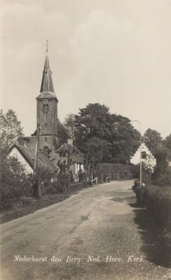 Nederlands-Hervormde-Kerk-Willibrord
De Willibrord Kerk  Ned- Herv- Kerk  gezien vanaf de Torenweg
Trefwoorden: Dorpszicht